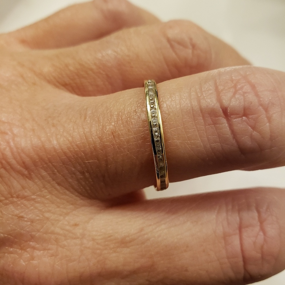 14k gold ring w cz stones